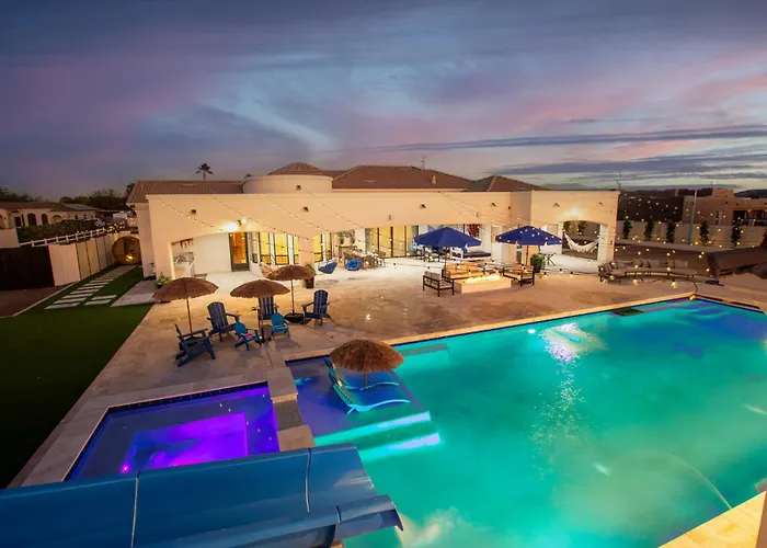 Holiday home The Grand Oasis - Resort-style Retreat W Sauna Cold Plunge Mini Golf Volleyball