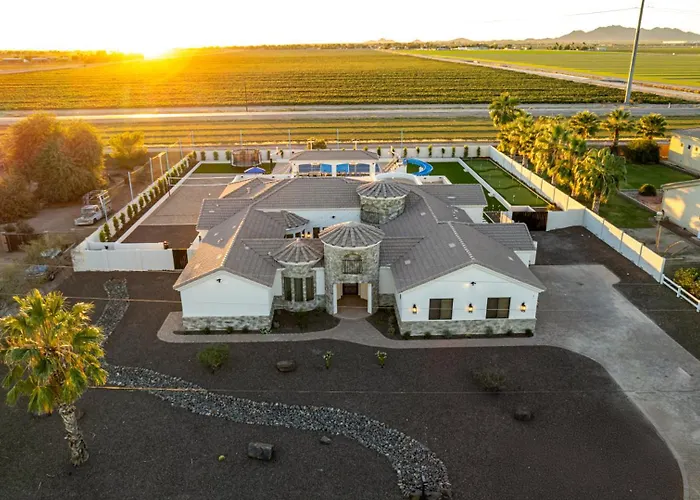 The Grand Oasis - Resort-style Retreat W Sauna Cold Plunge Mini Golf Volleyball Holiday home