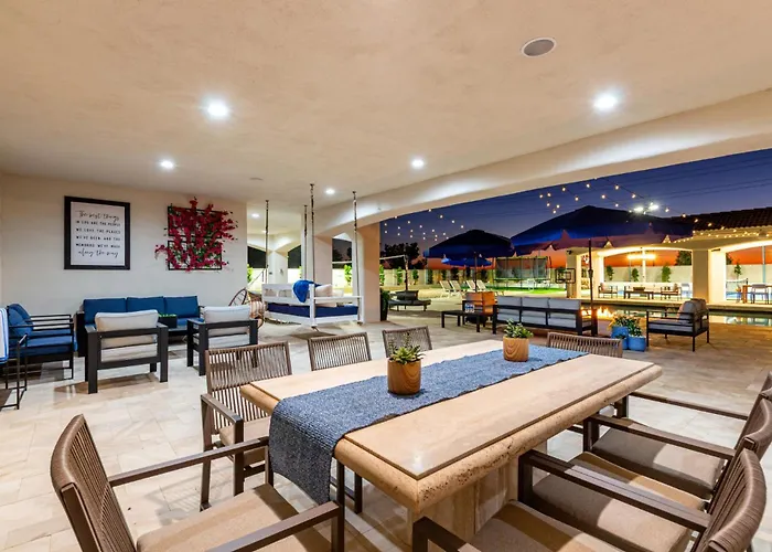 Holiday home The Grand Oasis - Resort-style Retreat W Sauna Cold Plunge Mini Golf Volleyball