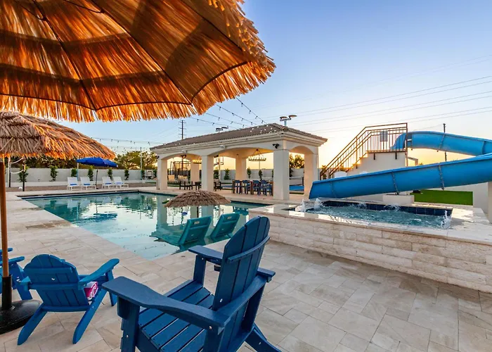 Holiday home The Grand Oasis - Resort-style Retreat W Sauna Cold Plunge Mini Golf Volleyball