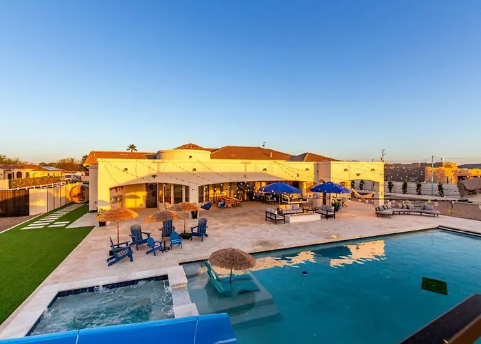 The Grand Oasis - Resort-style Retreat W Sauna Cold Plunge Mini Golf Volleyball *