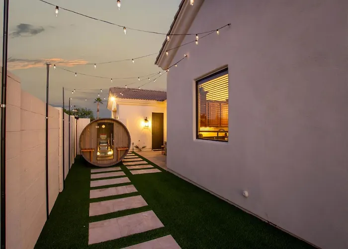 The Grand Oasis - Resort-style Retreat W Sauna Cold Plunge Mini Golf Volleyball *
