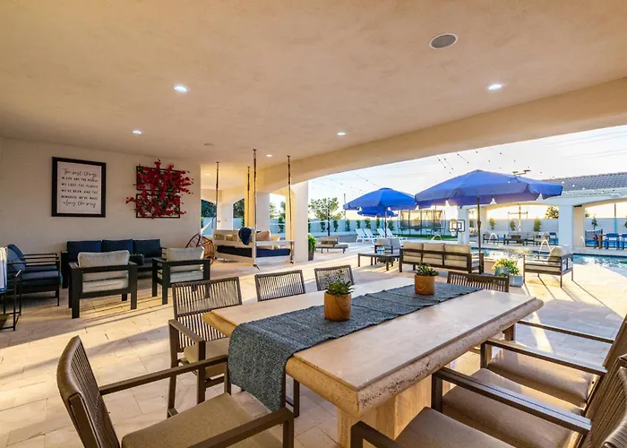 Holiday home The Grand Oasis - Resort-style Retreat W Sauna Cold Plunge Mini Golf Volleyball Goodyear