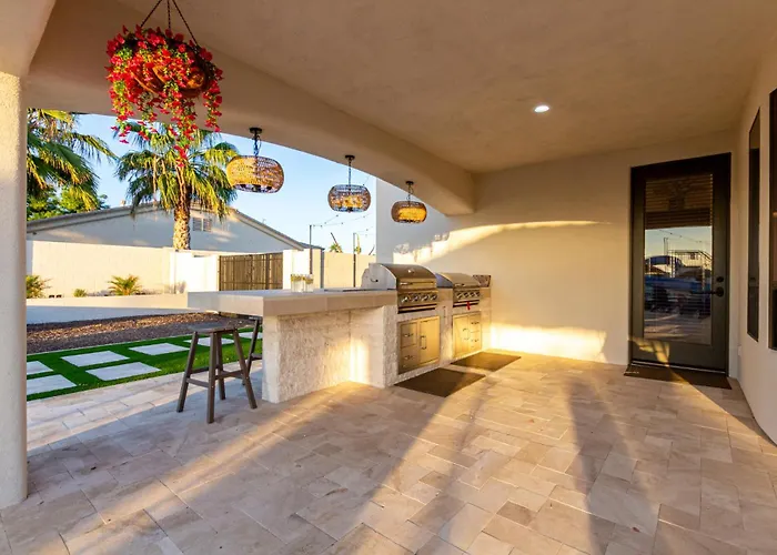 The Grand Oasis - Resort-style Retreat W Sauna Cold Plunge Mini Golf Volleyball Holiday home