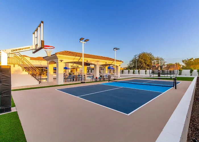 Holiday home The Grand Oasis - Resort-style Retreat W Sauna Cold Plunge Mini Golf Volleyball
