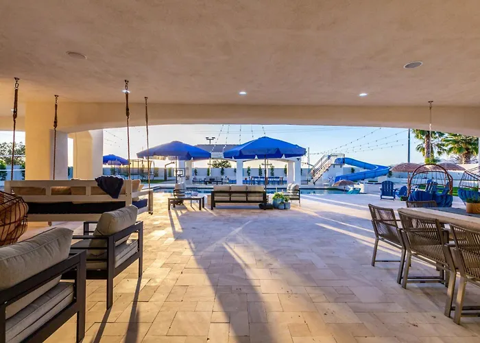 Holiday home The Grand Oasis - Resort-style Retreat W Sauna Cold Plunge Mini Golf Volleyball Goodyear