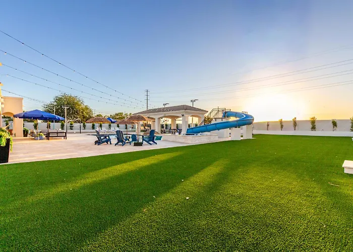 The Grand Oasis - Resort-style Retreat W Sauna Cold Plunge Mini Golf Volleyball Holiday home *