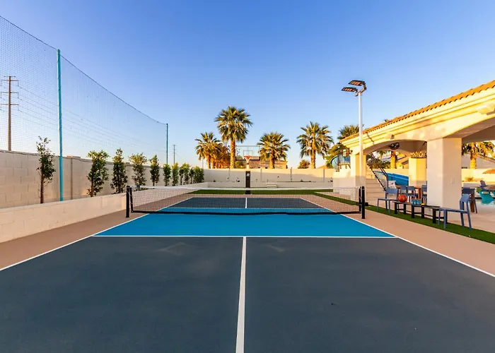 The Grand Oasis - Resort-style Retreat W Sauna Cold Plunge Mini Golf Volleyball Holiday home *