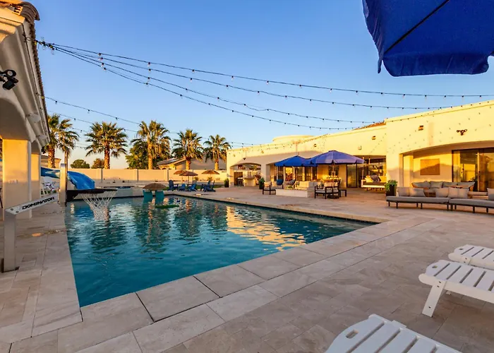 The Grand Oasis - Resort-style Retreat W Sauna Cold Plunge Mini Golf Volleyball Holiday home *