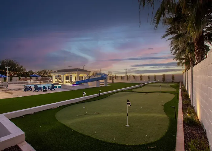 The Grand Oasis - Resort-style Retreat W Sauna Cold Plunge Mini Golf Volleyball