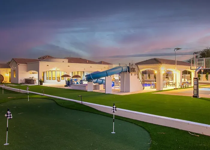 The Grand Oasis - Resort-style Retreat W Sauna Cold Plunge Mini Golf Volleyball